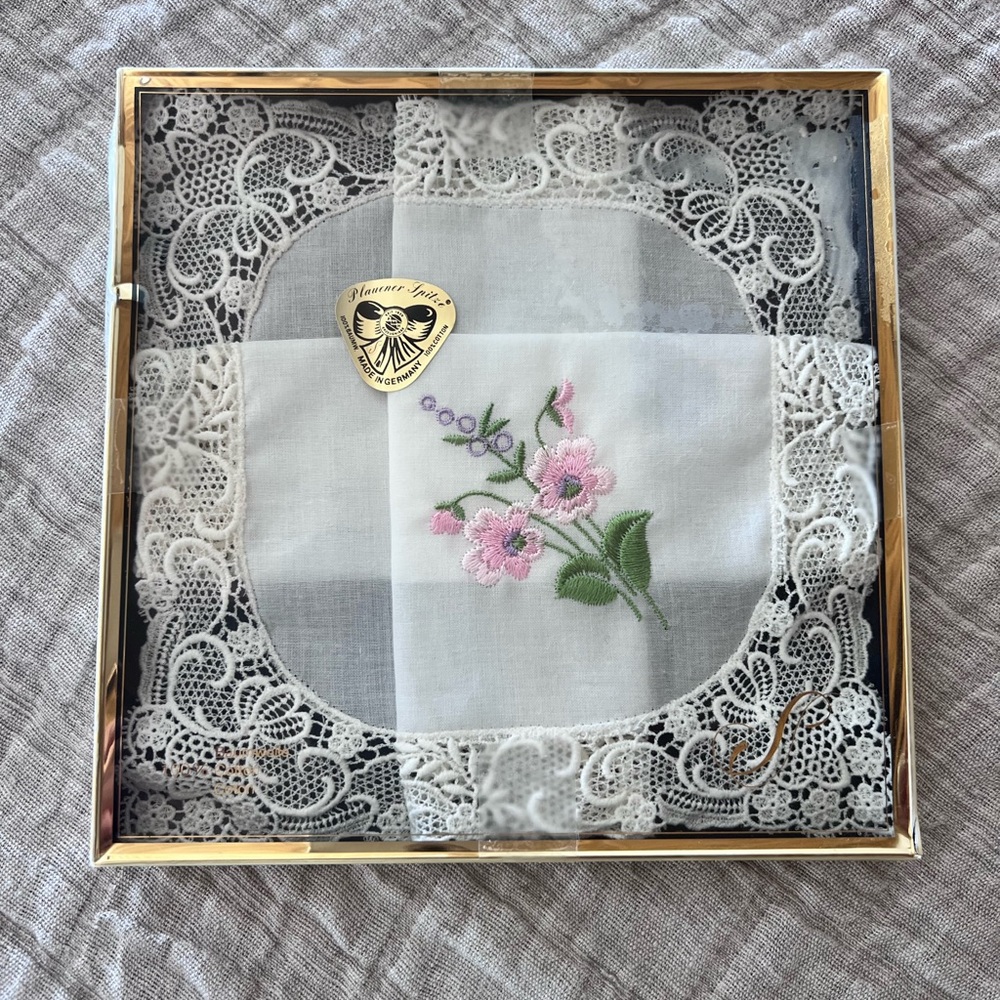 Vintage Planener Spitze German Embroidered Floral Lace Handkerchief NIB